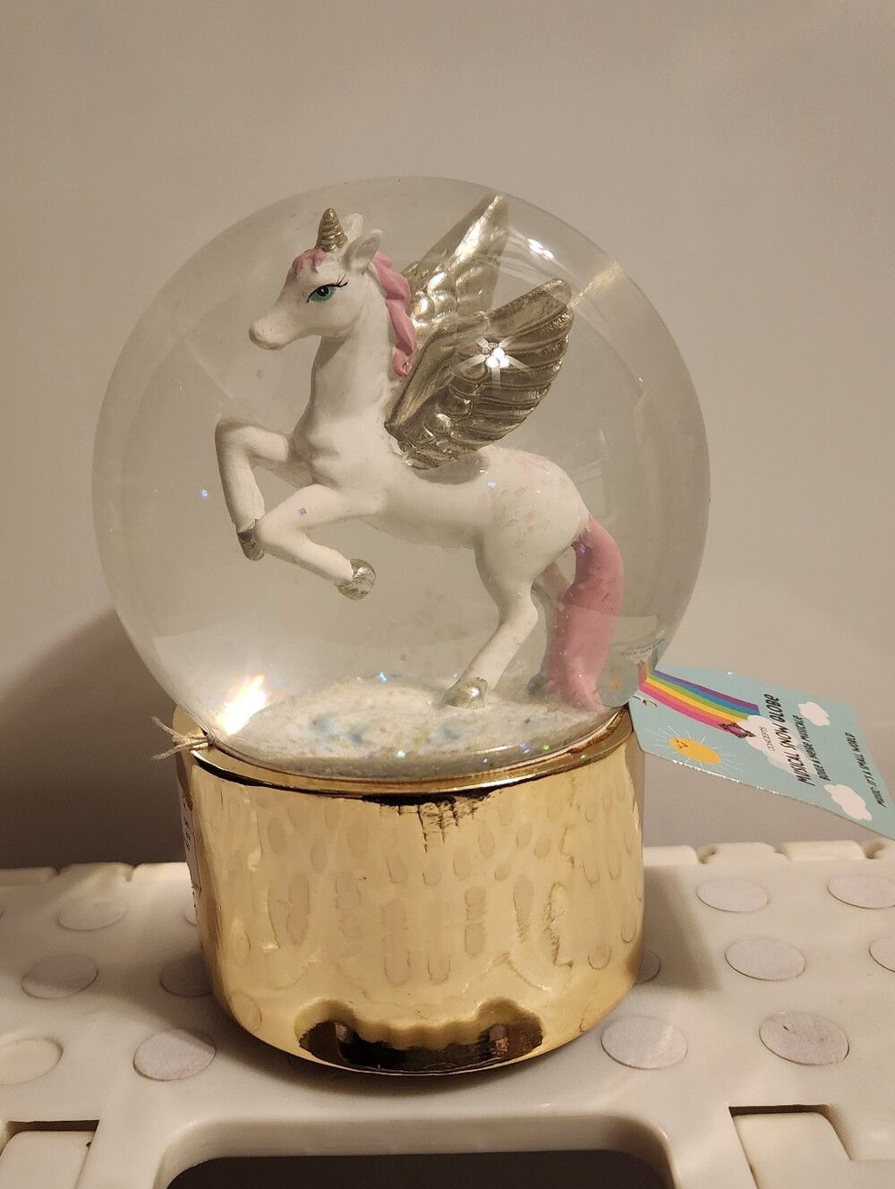 UNICORN MUSICAL SNOW GLOBE.